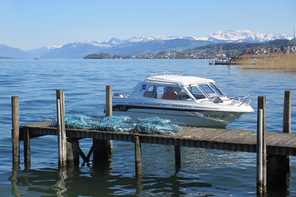 Motorboot der Bootsschule Motorboot der Bootsschule